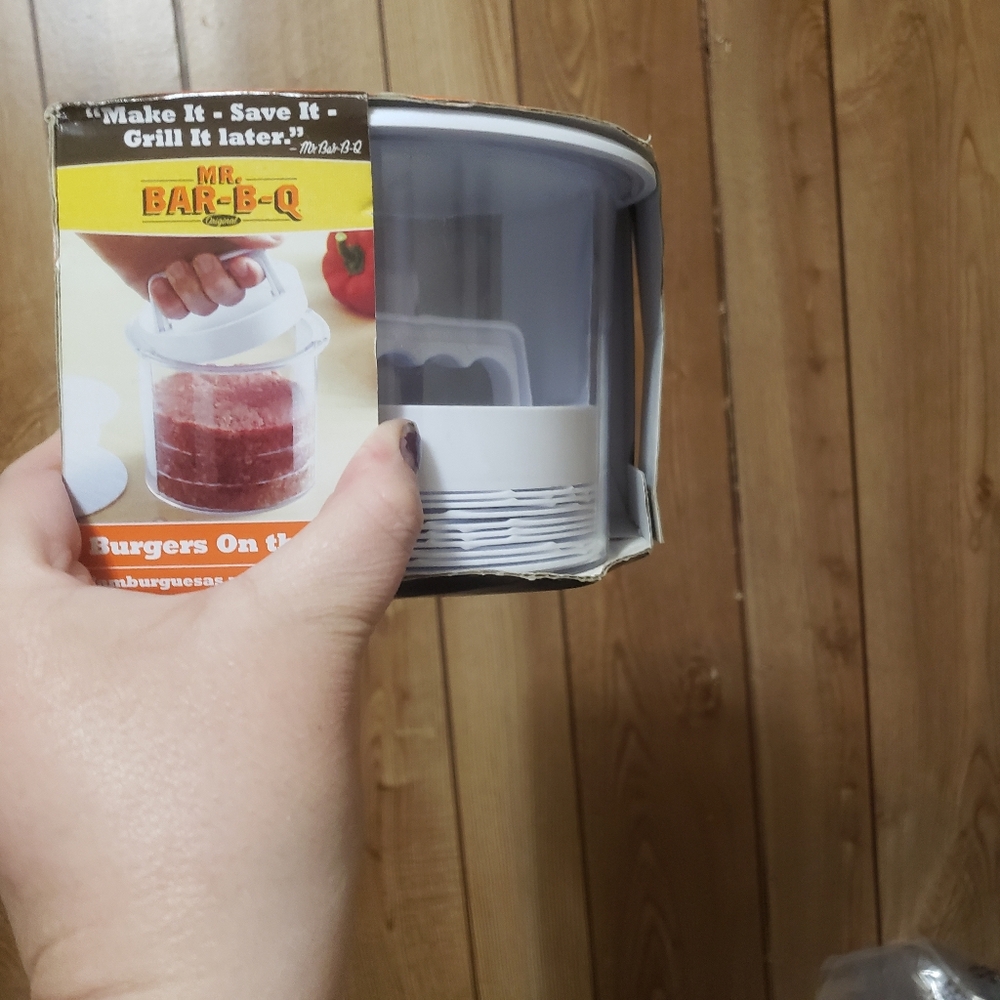 Patty Maker, 12 Piece Non-Stick 8-Layer Plastic Disc Mr. BBQ Burgers on the Go